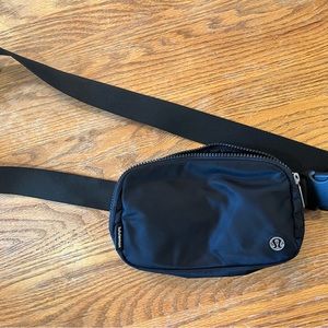Lululemon Everywhere Belt Bag